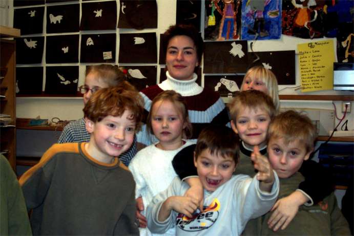 Frau Wardemann mit einigen Kindern