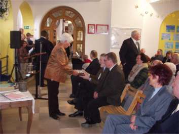 Die Pausenhalle der GGS Veen bot den G�sten Platz