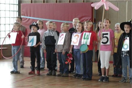 Die G&auml;ste aus Menzelen "Vorhang auf zur Zahlenwahl"